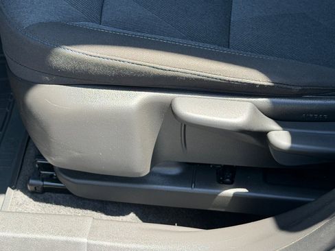 Used 2025 Chevrolet Trax LS w/ LS Convenience Package FWD image 16