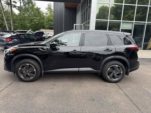 Used 2025 Nissan Rogue SV AWD/4WD image 2