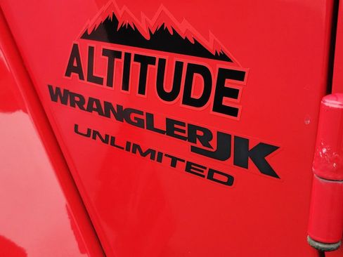 Used 2018 Jeep Wrangler Unlimited Sahara AWD/4WD image 28