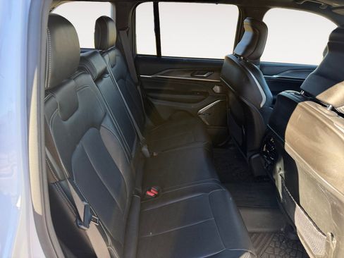 Used 2023 Jeep Grand Cherokee Overland w/ Luxury Tech Group IV image 13