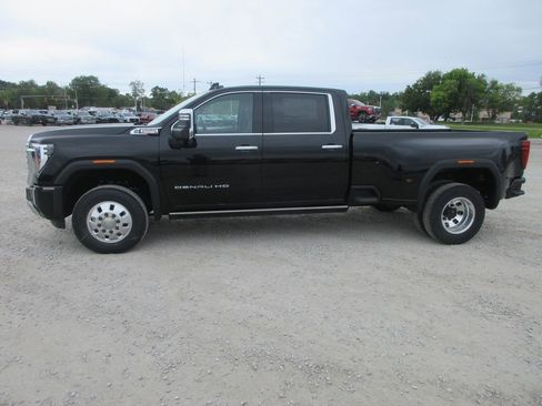 New 2026 GMC Sierra 3500 Denali w/ Denali Reserve Package AWD/4WD image 10