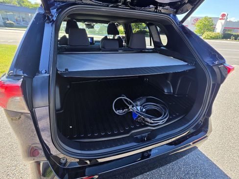 Used 2023 Toyota RAV4 SE w/ Weather & Moonroof Package AWD/4WD image 5