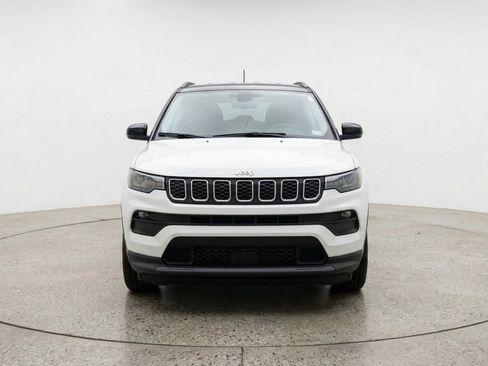Used 2025 Jeep Compass Latitude AWD/4WD image 2