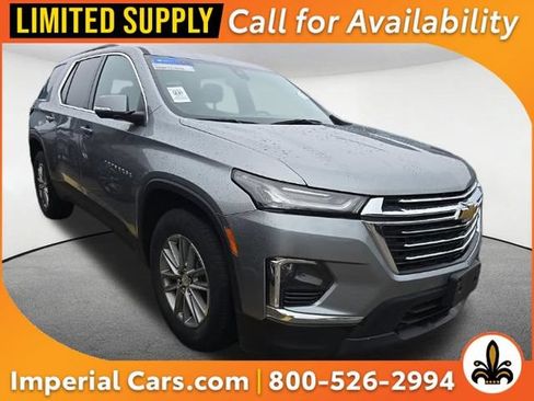 Used 2023 Chevrolet Traverse LT w/ Rear Camera Mirror Package AWD/4WD image 1