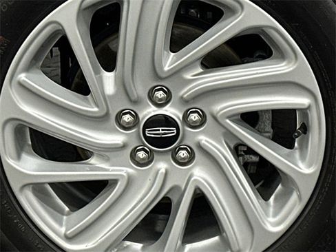 Used 2023 Lincoln Corsair FWD w/ Rear Removable Package Tray image 5