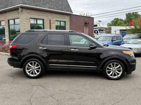 Used 2014 Ford Explorer XLT w/ Equipment Group 202A FWD image 4