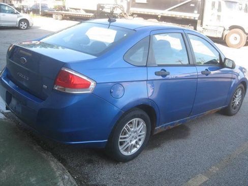 Used 2010 Ford Focus SE FWD image 5
