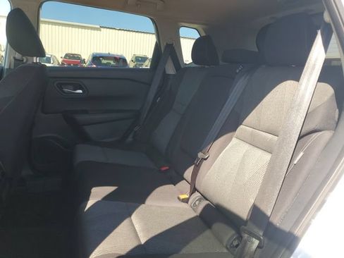 Used 2025 Nissan Rogue SV FWD image 15
