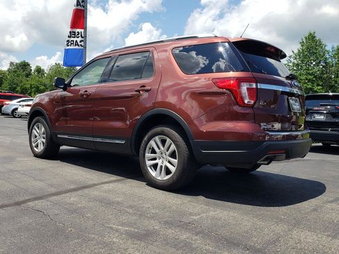 Used 2018 Ford Explorer XLT w/ Equipment Group 201A AWD/4WD image 8
