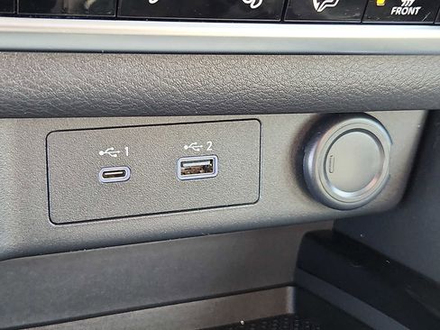 Used 2022 Nissan Rogue SV w/ SV Premium Package image 26