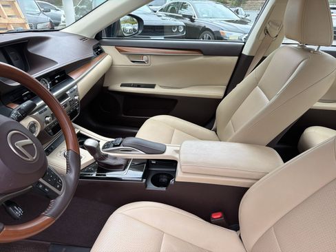 Used 2018 Lexus ES 350 w/ Navigation System Package image 7
