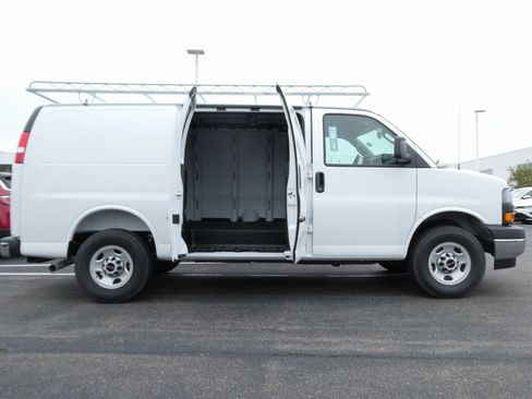 New 2025 GMC Savana 3500 w/ Driver Convenience Package RWD image 3