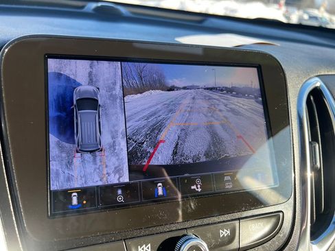 Used 2022 Chevrolet Equinox Premier image 17