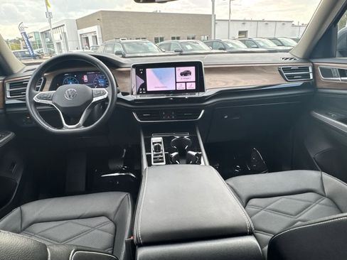 Certified 2025 Volkswagen Atlas SE image 10