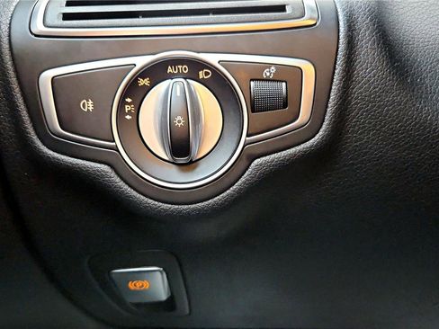 Used 2019 Mercedes-Benz C 300 4MATIC Sedan image 23