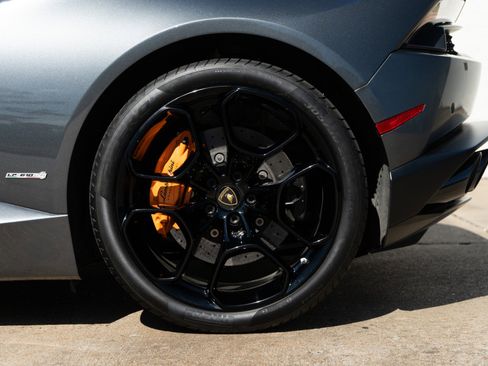 Used 2015 Lamborghini Huracan LP 610-4 image 32