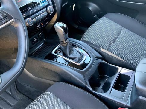 Used 2020 Nissan Rogue Sport SV FWD image 17