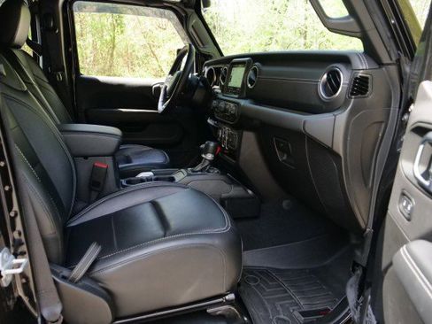 Used 2022 Jeep Wrangler Unlimited Sahara w/ Cold Weather Group image 43