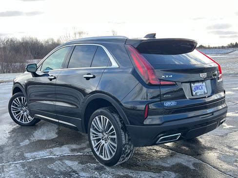 Used 2024 Cadillac XT4 Premium Luxury image 2