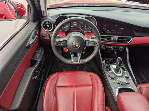 Used 2020 Alfa Romeo Giulia RWD image 26