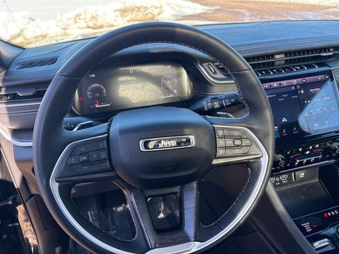 Used 2024 Jeep Grand Cherokee L Limited w/ Luxury Tech Group II image 4