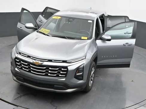 Used 2025 Chevrolet Equinox LT AWD/4WD image 40
