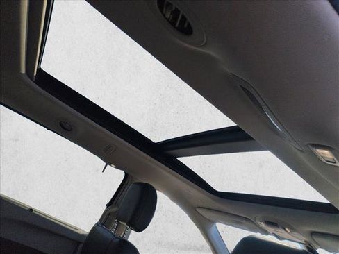 Used 2024 Chrysler Pacifica Limited image 19