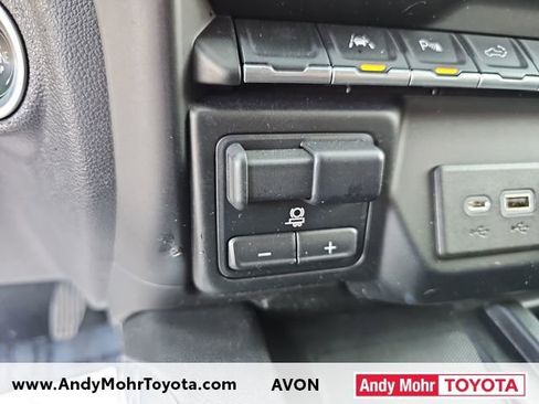 Used 2022 Chevrolet Silverado 1500 High Country w/ Technology Package image 28