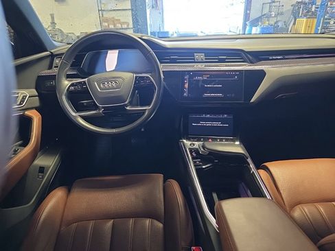Used 2021 Audi e-tron Prestige w/ Prestige Package AWD/4WD image 4