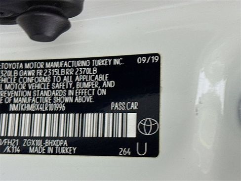 Used 2020 Toyota C-HR LE image 32