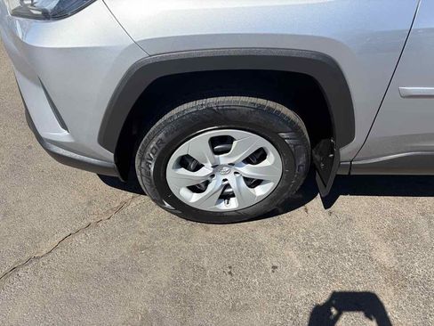 Used 2019 Toyota RAV4 LE AWD/4WD image 32