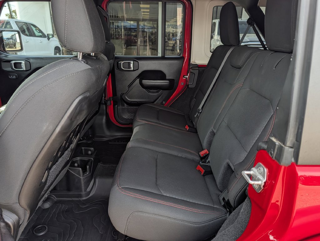 Used 2021 Jeep Wrangler Unlimited Rubicon w/ Cold Weather Group AWD/4WD image 27