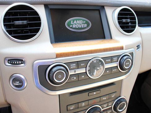 Used 2016 Land Rover LR4 HSE Silver Edition AWD/4WD image 15