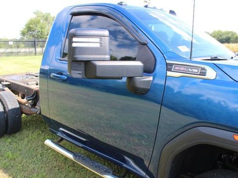 Used 2022 GMC Sierra 3500 SLE w/ SLE Convenience Package image 9