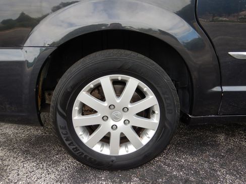 Used 2014 Chrysler Town & Country Touring FWD image 26