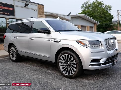 Used 2018 Lincoln Navigator Reserve w/ Technology Package AWD/4WD image 9