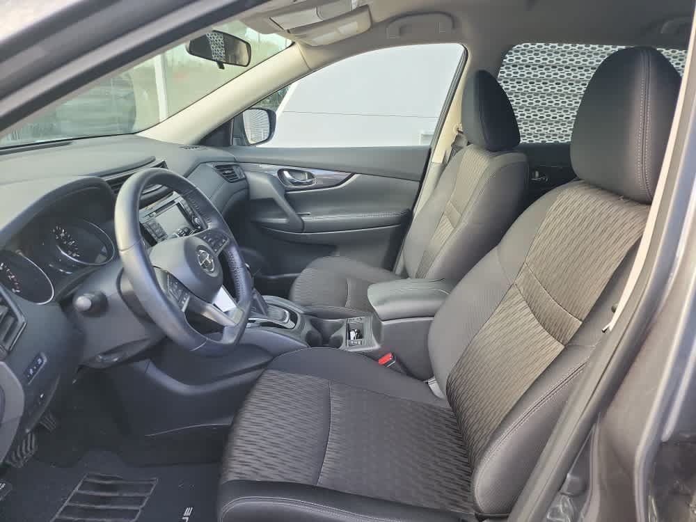 Used 2018 Nissan Rogue SV AWD/4WD image 3