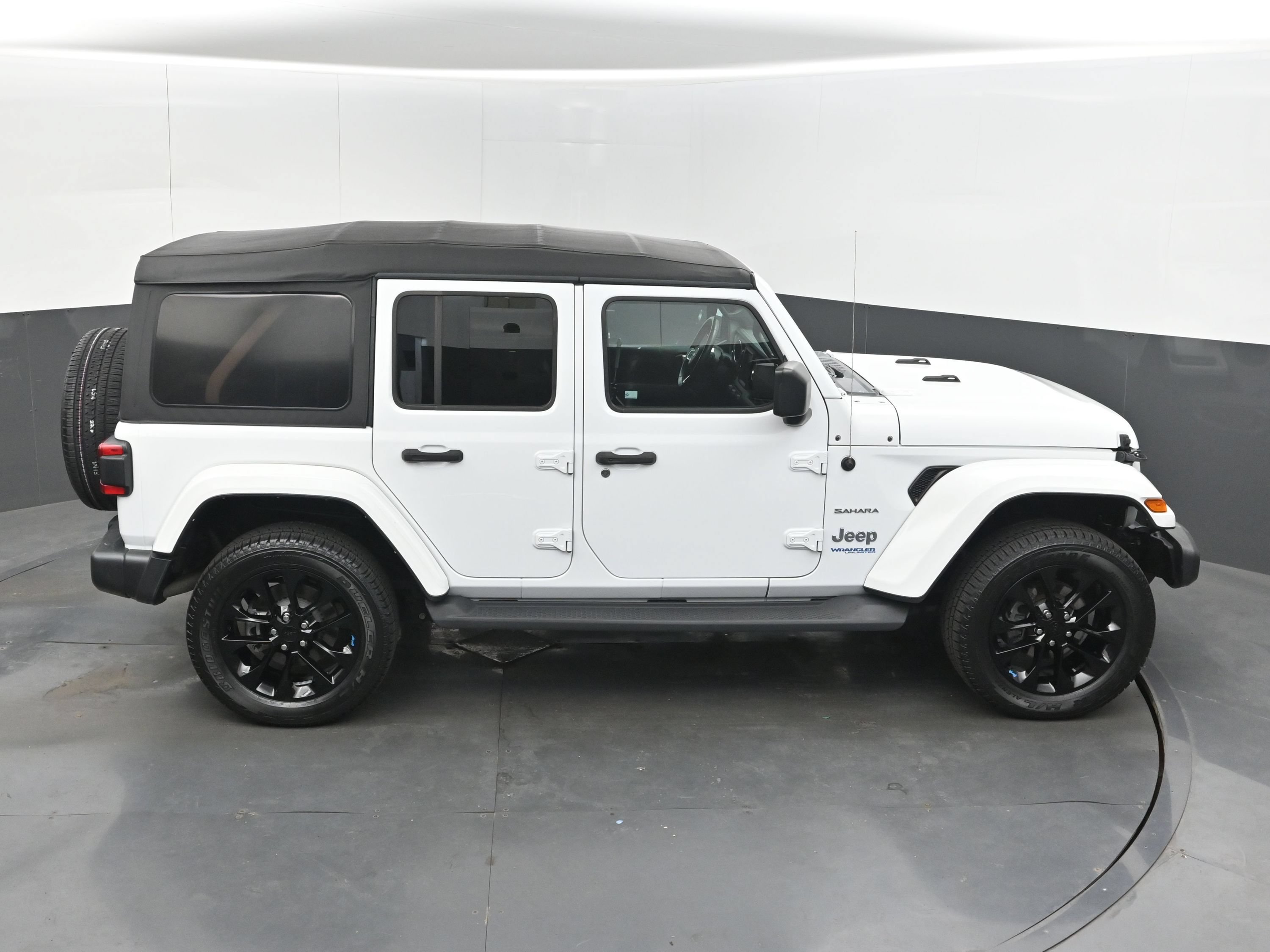 Used 2022 Jeep Wrangler Unlimited Sahara AWD/4WD image 26