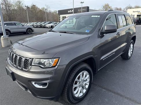 Used 2021 Jeep Grand Cherokee Laredo X AWD/4WD image 3