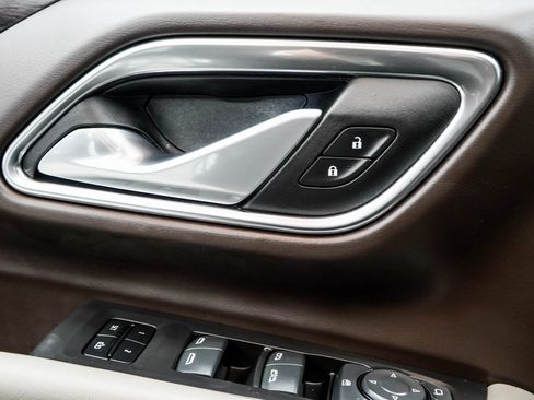 Used 2024 Chevrolet Suburban LT image 45