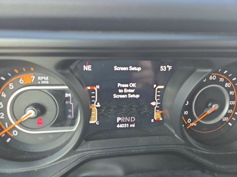 Used 2024 Jeep Wrangler Unlimited Rubicon AWD/4WD image 16