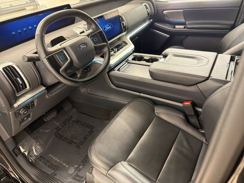 Certified 2025 Ford Expedition Max Platinum AWD/4WD image 4