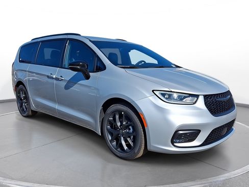 New 2026 Chrysler Pacifica Select w/ S Appearance Package FWD image 1