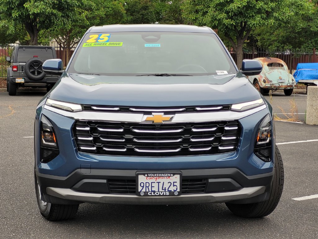 Used 2025 Chevrolet Equinox LT AWD/4WD image 3