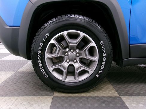 Used 2022 Jeep Cherokee Trailhawk AWD/4WD image 16