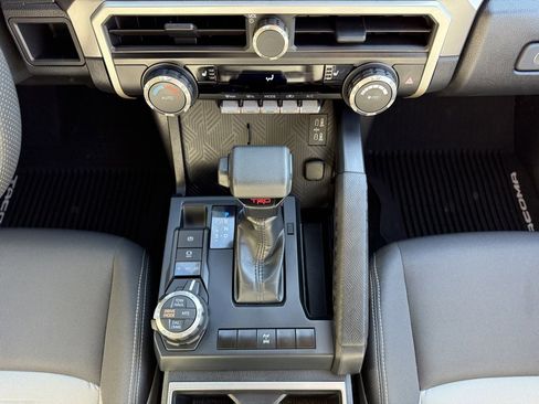 Certified 2024 Toyota Tacoma TRD Off-Road image 20