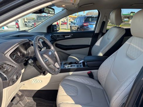 Used 2023 Ford Edge Titanium image 9