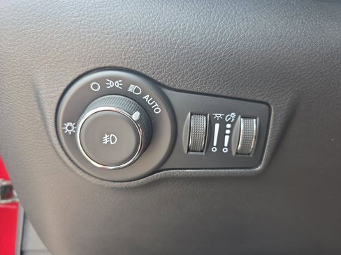 Used 2025 Jeep Compass Trailhawk AWD/4WD image 25