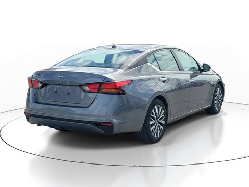 Used 2025 Nissan Altima 2.5 SV image 6