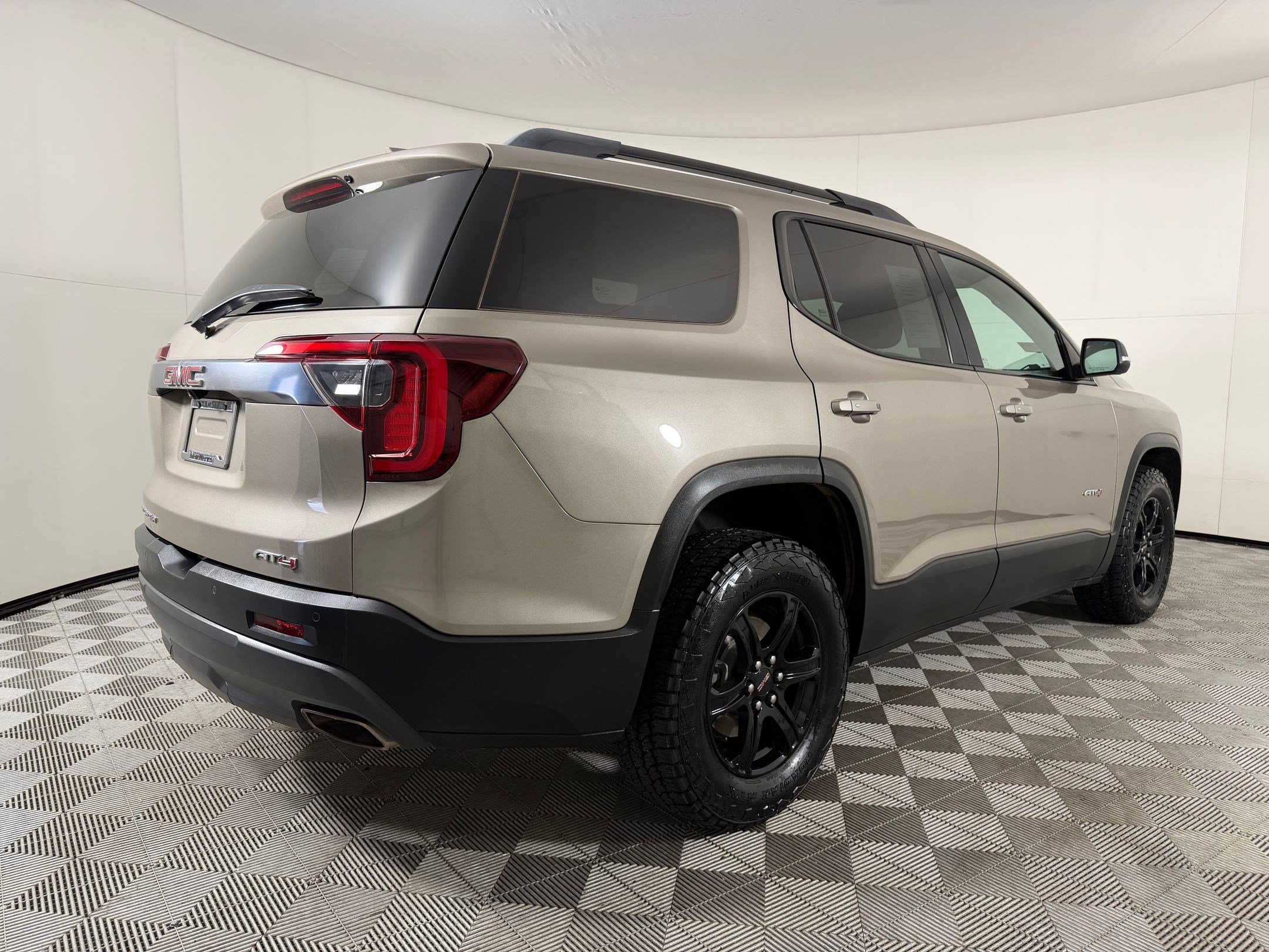 Used 2022 GMC Acadia AT4 w/ Technology Package AWD/4WD image 9